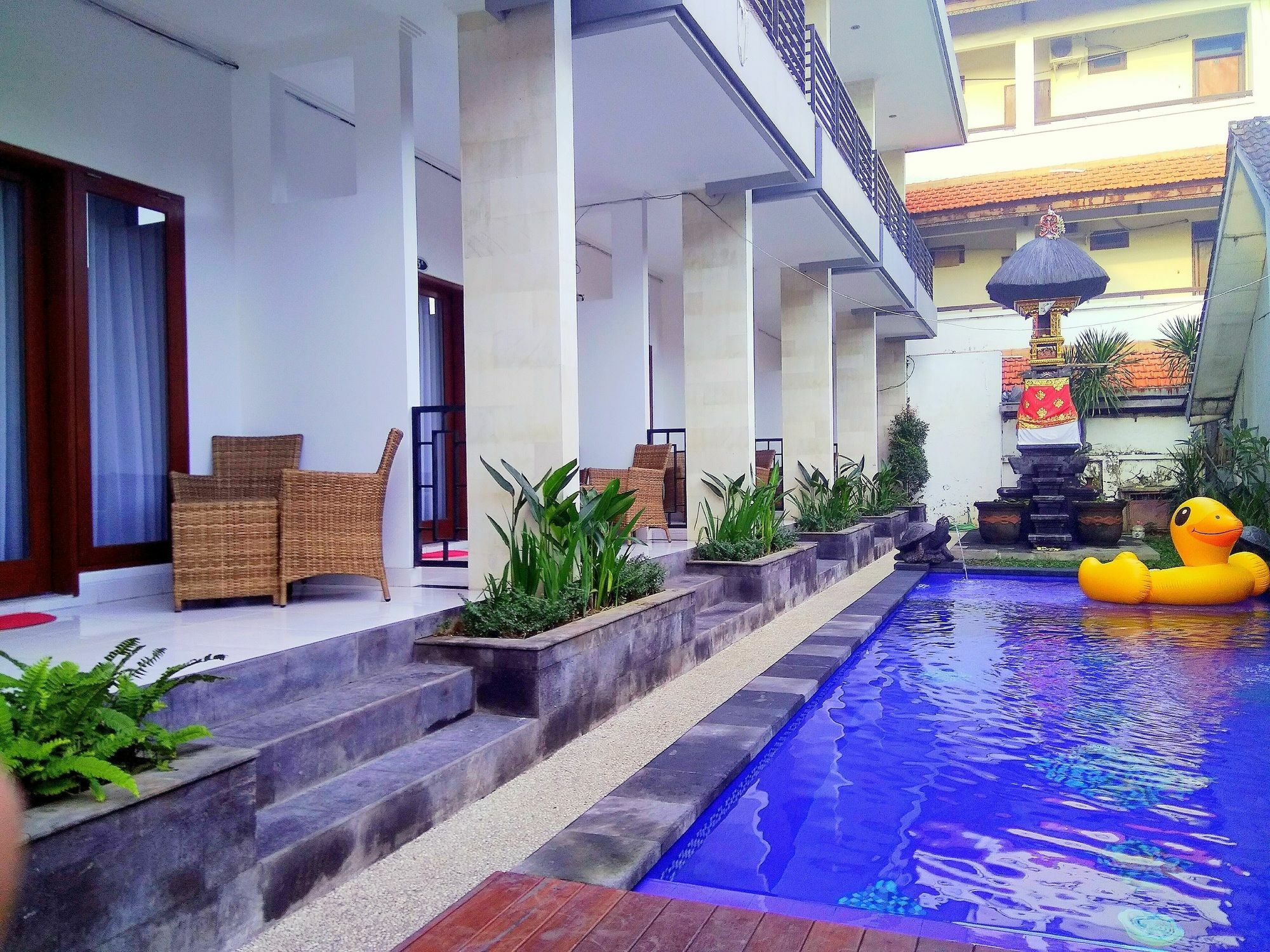 D'Gaduh Suite Kuta กูตา ภายนอก รูปภาพ