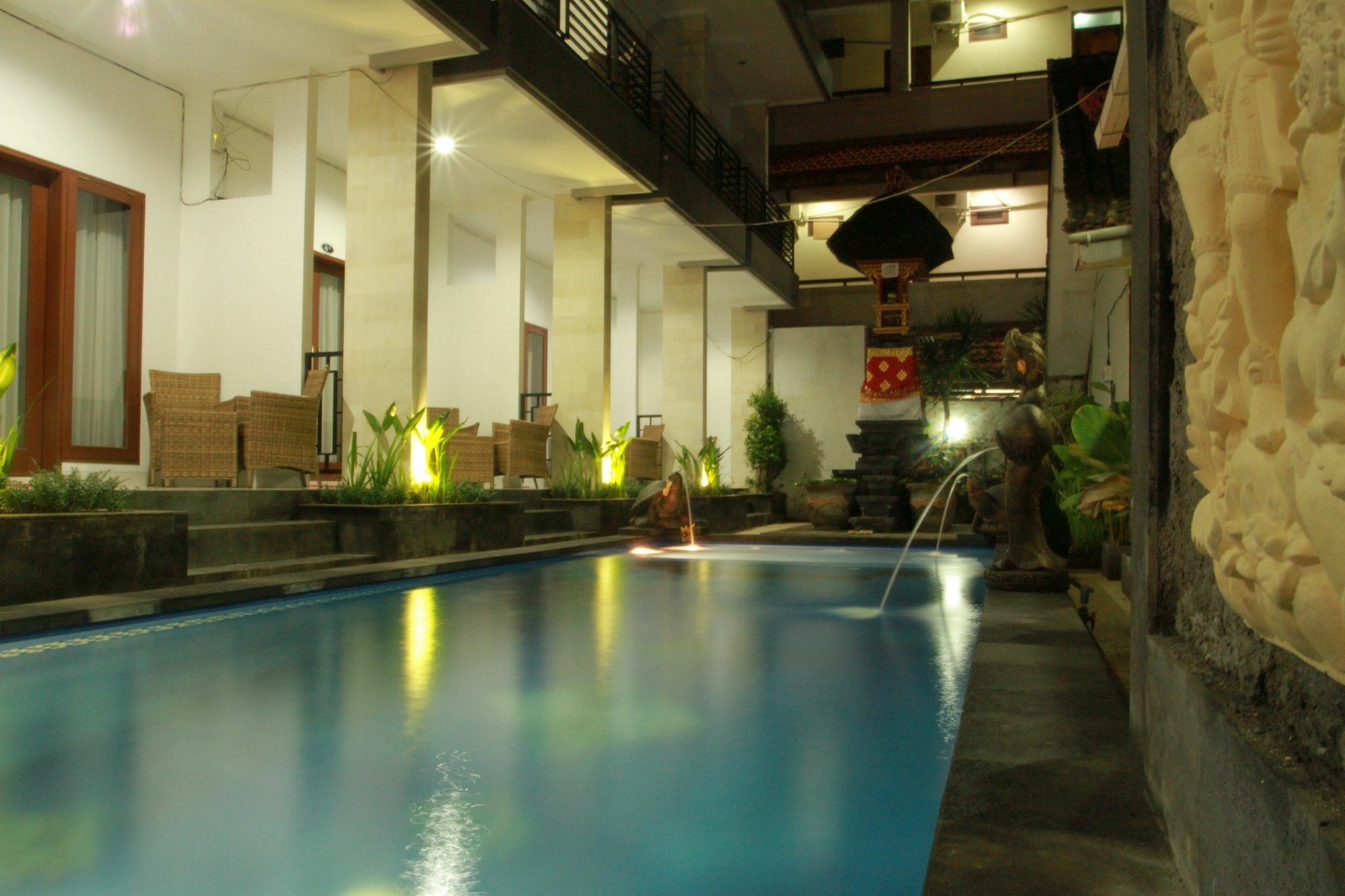 D'Gaduh Suite Kuta กูตา ภายนอก รูปภาพ