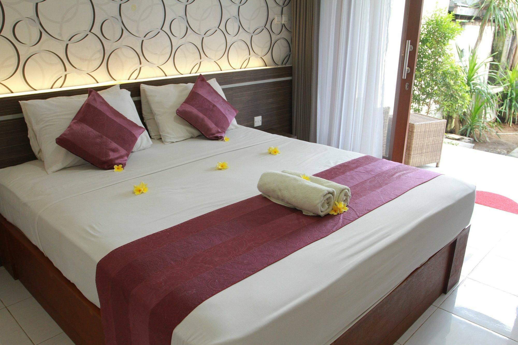 D'Gaduh Suite Kuta กูตา ภายนอก รูปภาพ