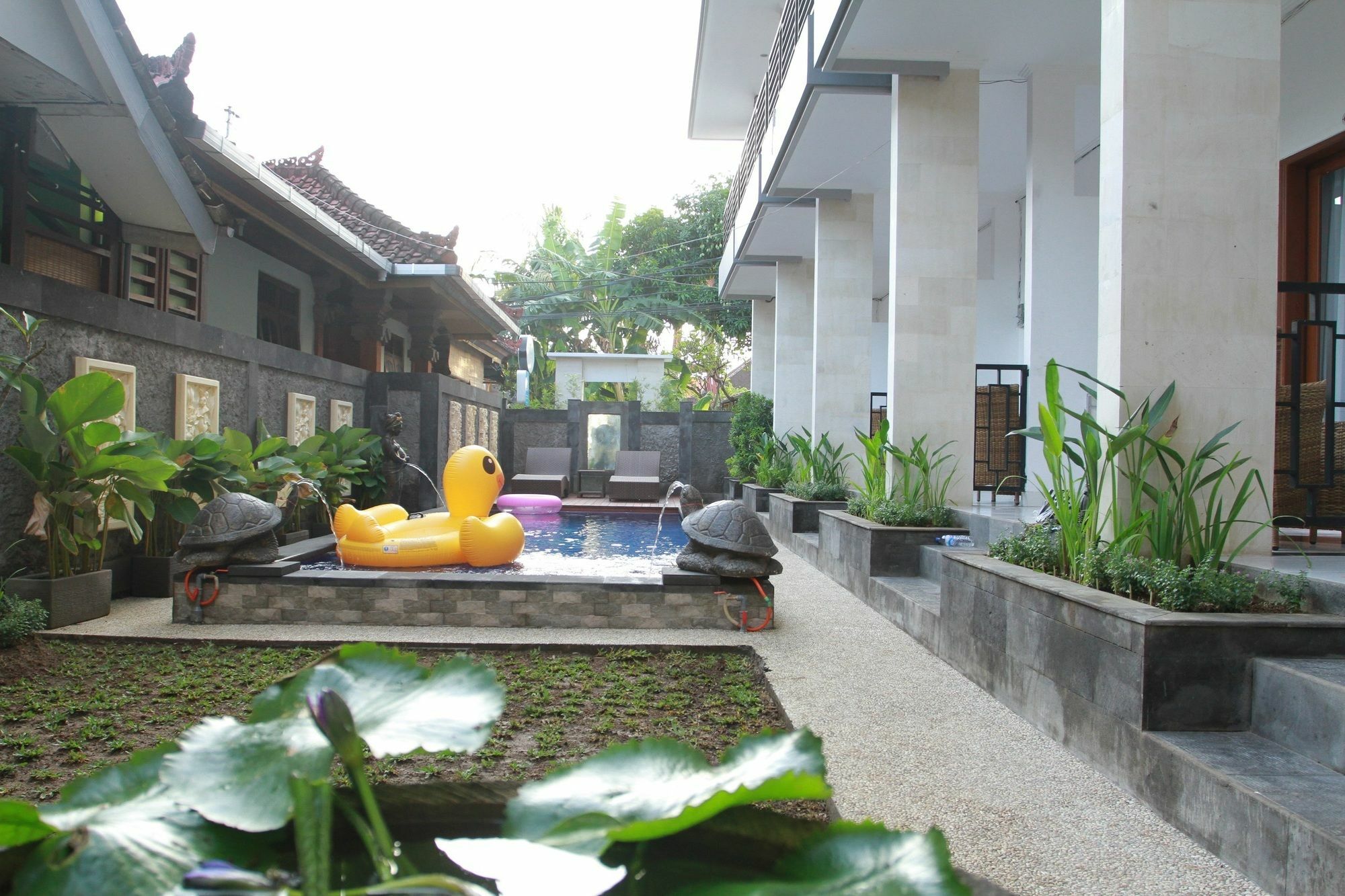 D'Gaduh Suite Kuta กูตา ภายนอก รูปภาพ